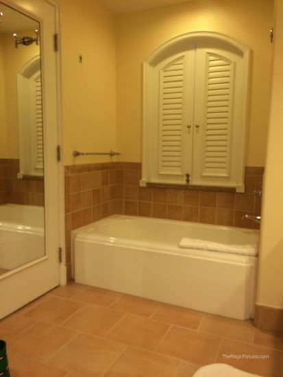 Portofino Bay Hotel Bathroom