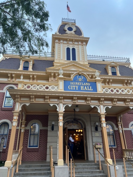 Disneyland City Hall - Guest Relations